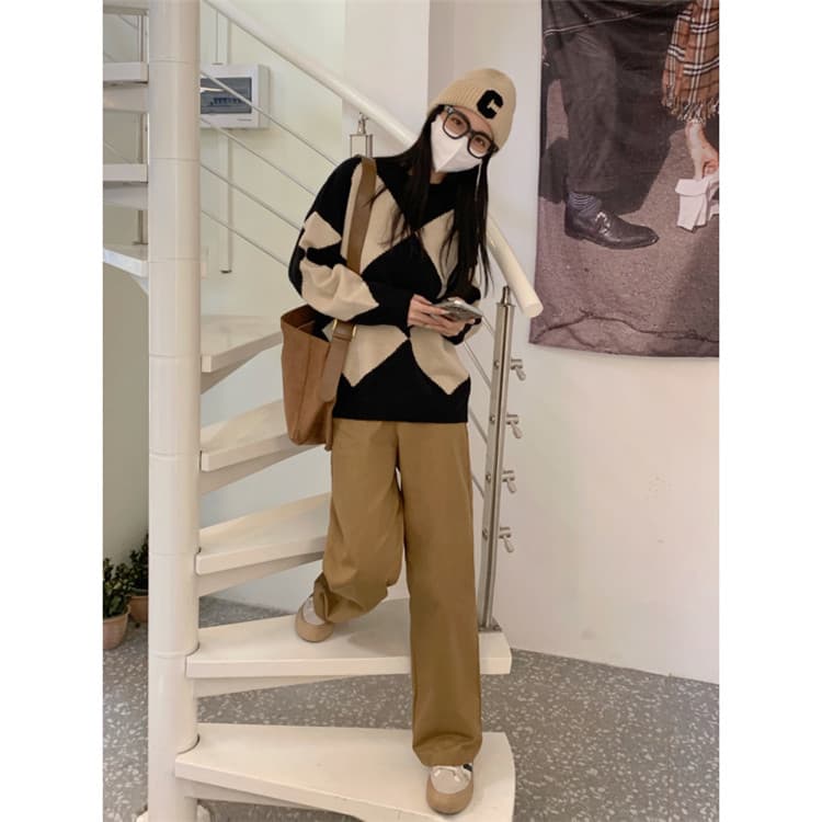レディースワイドパンツ ひし形柄丸首ニットとチノパンツの上下2点セット