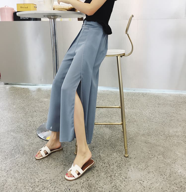 サイドスリット入りハイウエストワイドパンツ